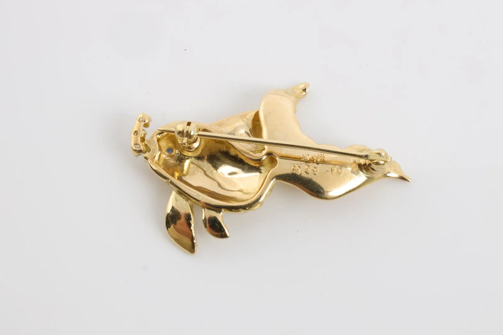 18k Yellow Gold Fish Brooch with 0.01tcw Sapphire and 0.04tcw Diamonds (9.42g.)