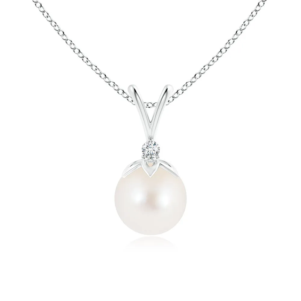 8mm Freshwater Cultured Pearl V-Bale Pendant with Moissanite