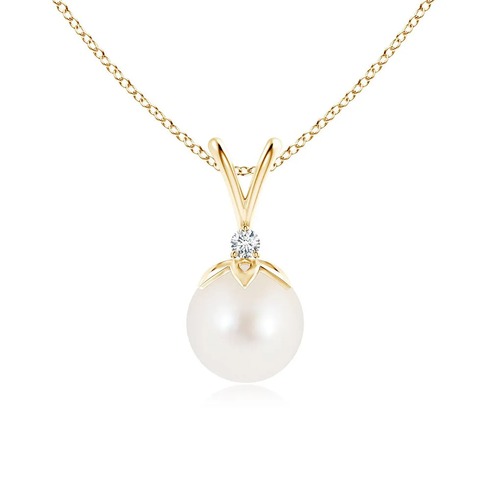 8mm Freshwater Cultured Pearl V-Bale Pendant with Moissanite