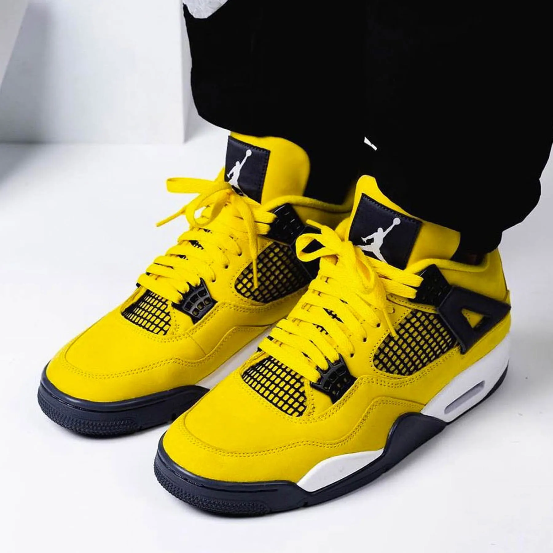 Air Jordan 4 Retro 'Lightning' 2021