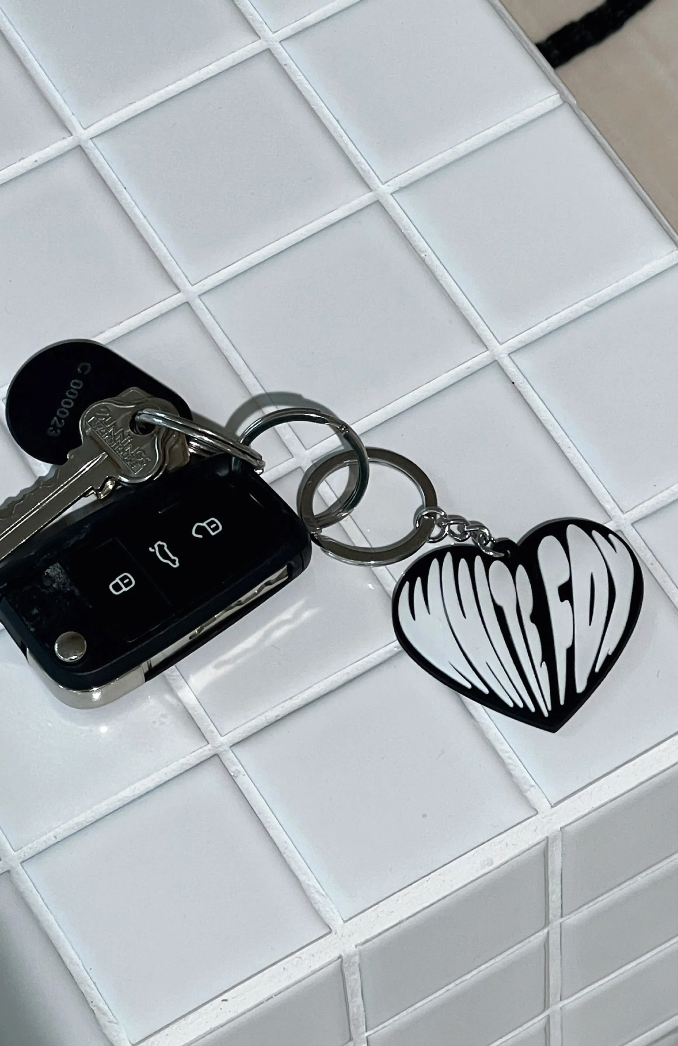 Big Love Keychain Black