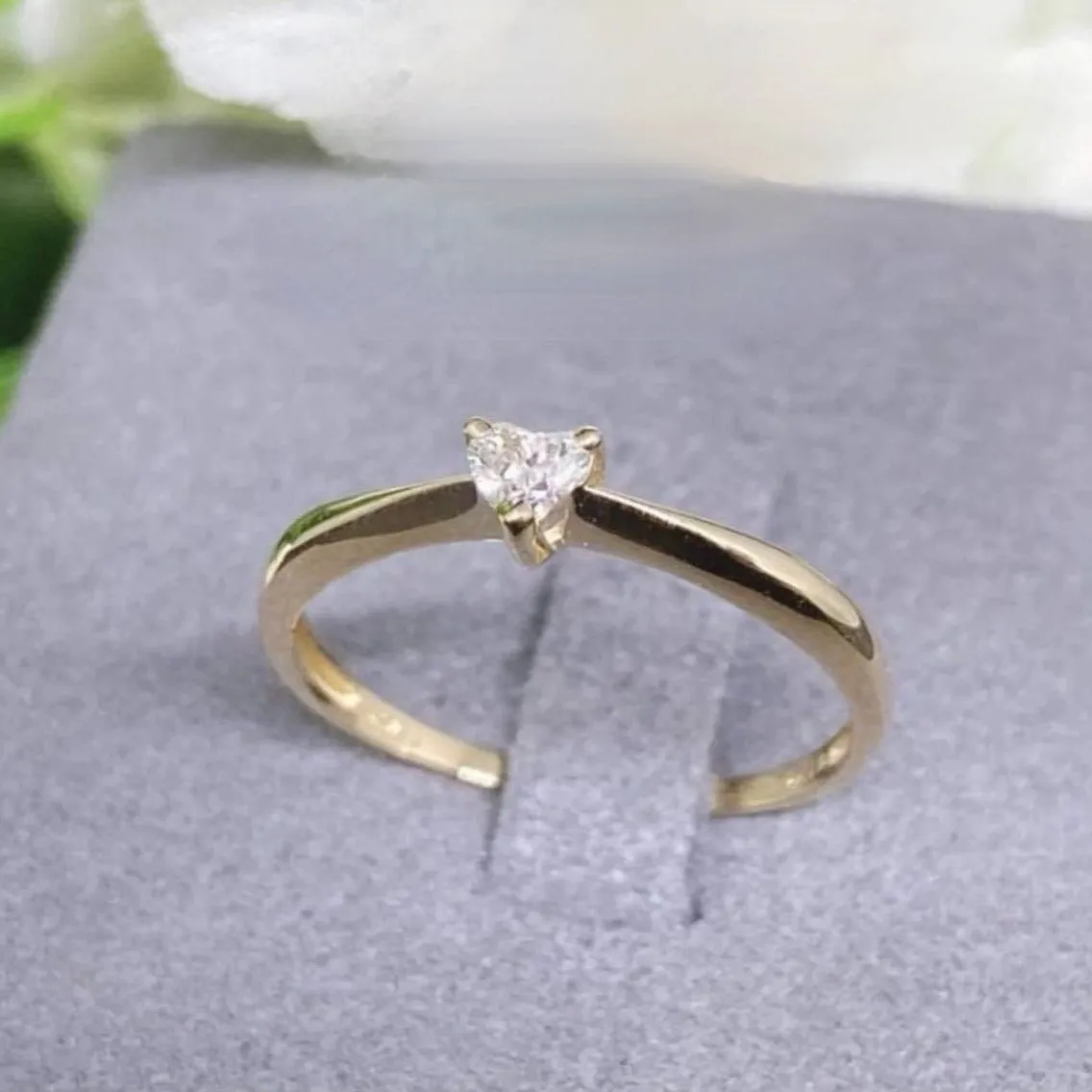 Heart Solitaire Diamond Engagement Ring 18K