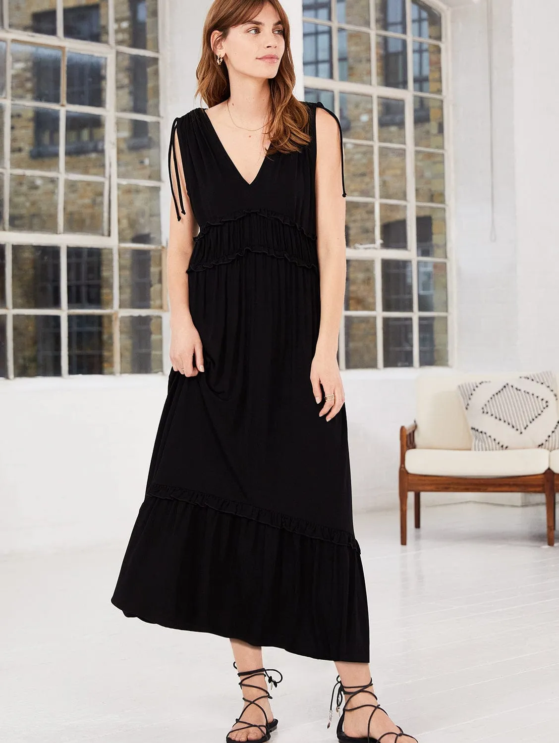 Lindsay V-Neck LENZING ECOVERO Jersey Dress | Caviar Black