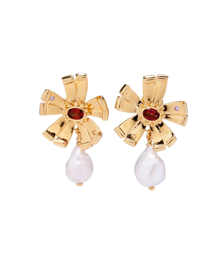 Lizzie Fortunato Lotus Pearl Earrings in Gold