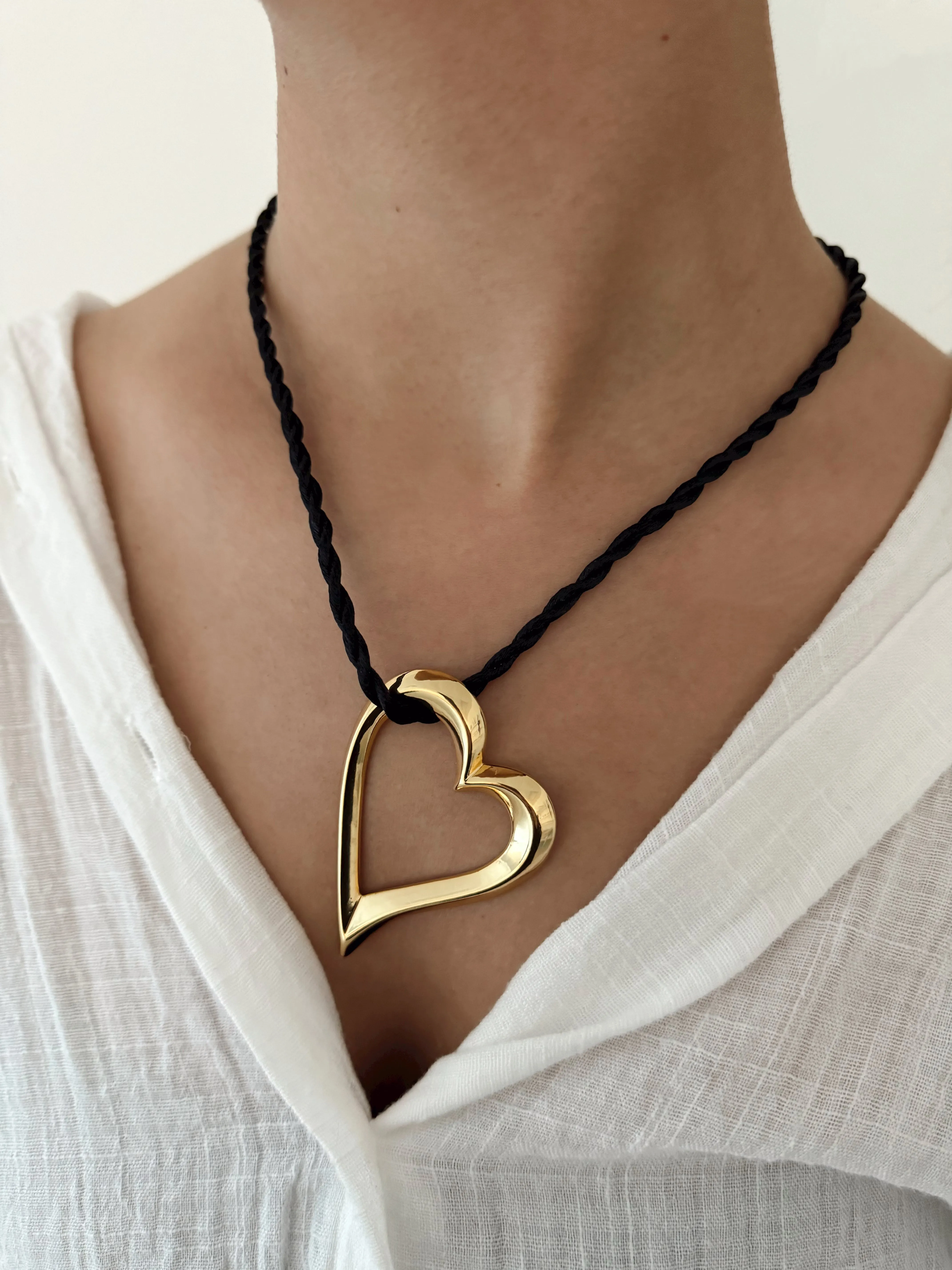 MEGA HEART NECKLACE