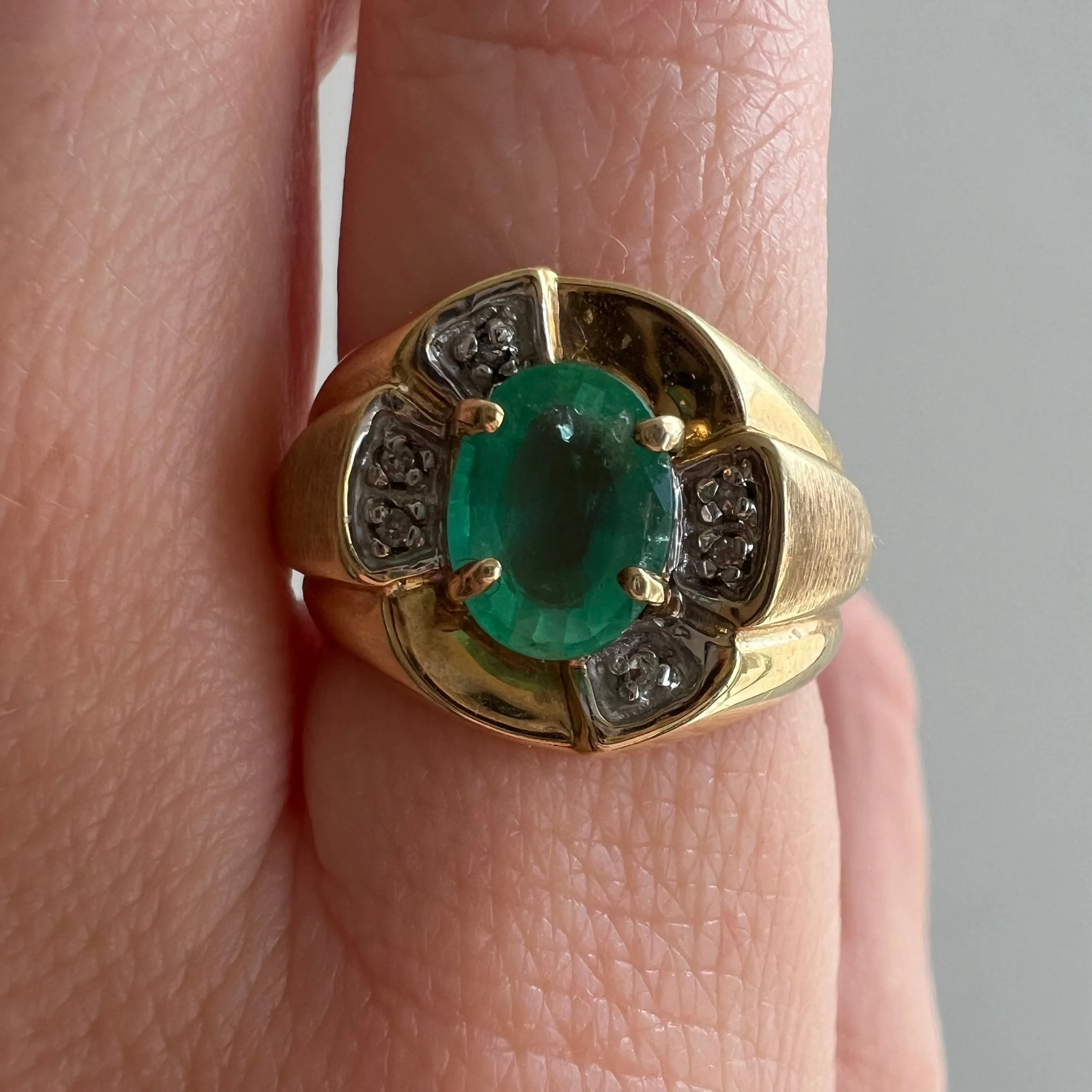 V I N T A G E // enviable green / 10k gold, emerald and diamonds / size 6